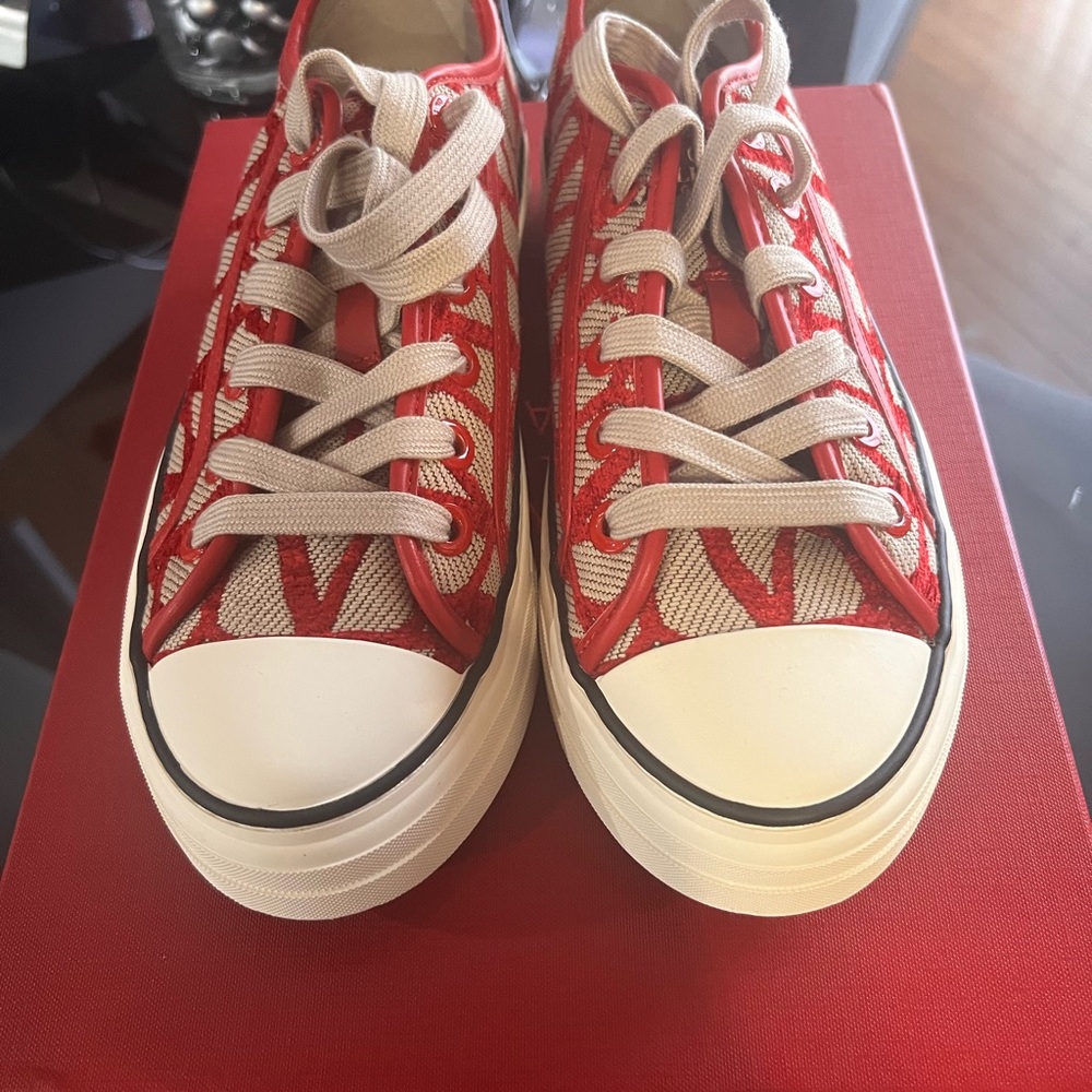 Valentino Sneaker BNIB